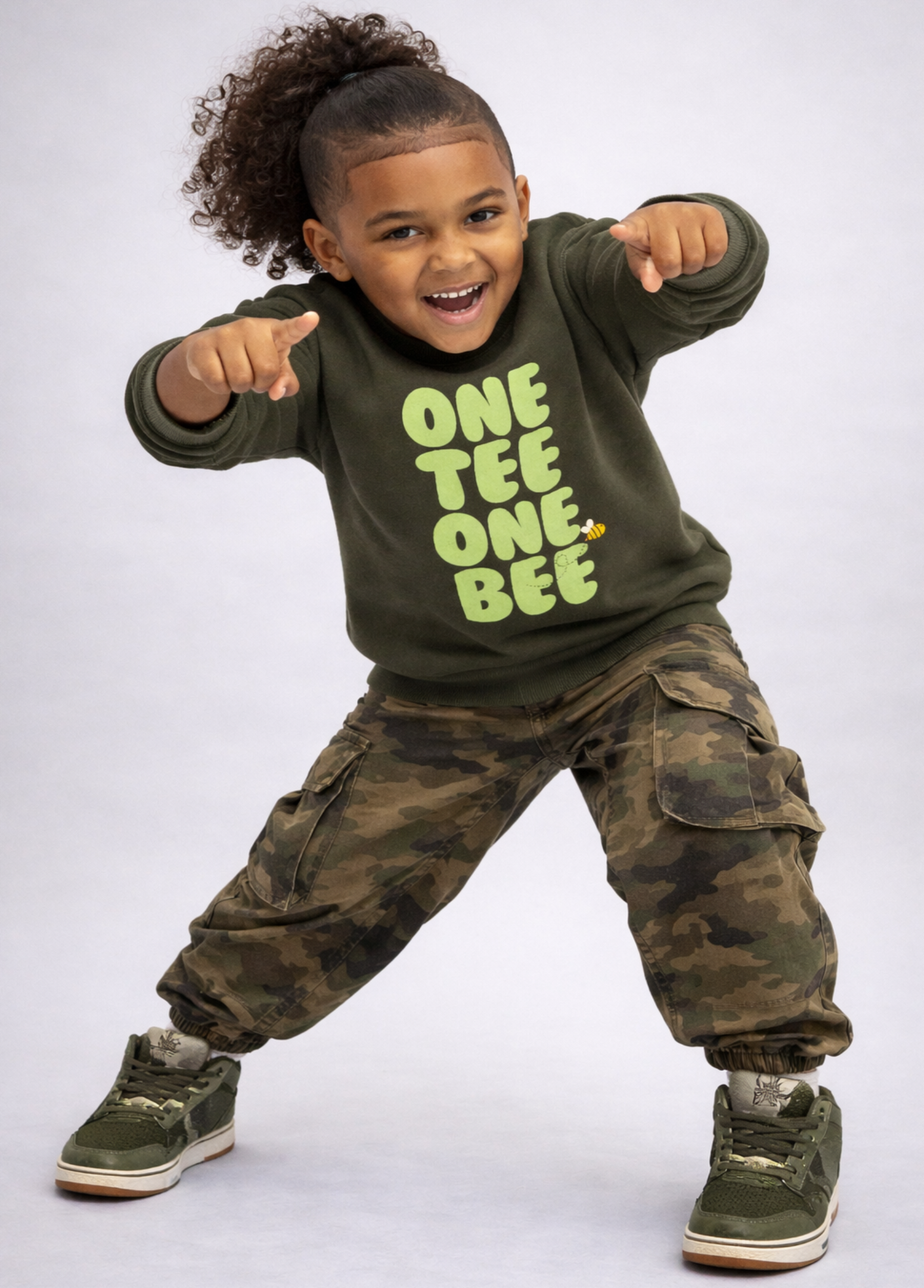 HOODIES & SWEATSHIRTS